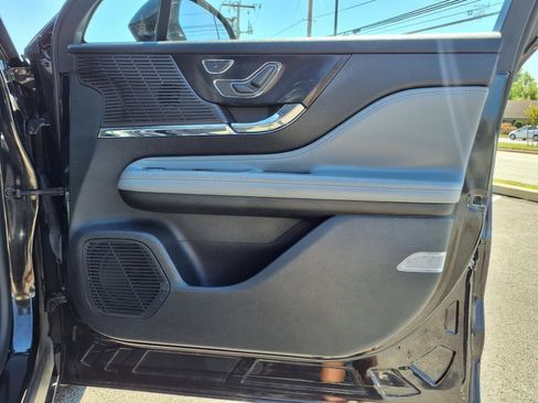 Certified 2022 Lincoln Corsair Reserve w/ Equipment Group 201A image 8