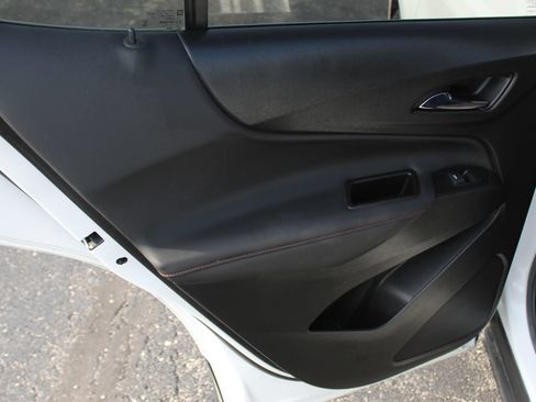 Used 2022 Chevrolet Equinox RS w/ RS Leather Package FWD image 18