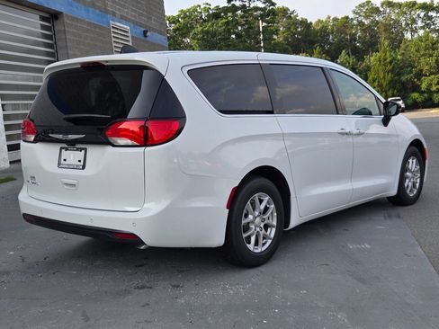 New 2027 Chrysler Pacifica LX FWD image 7