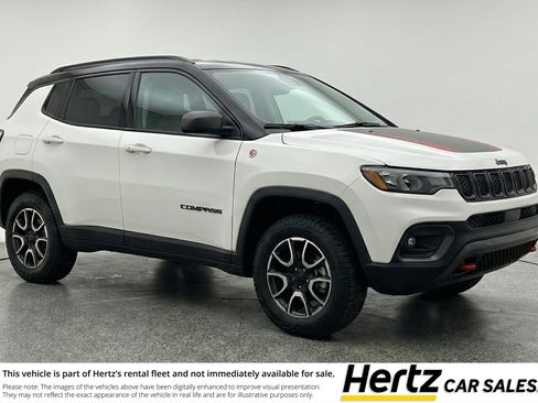 Used 2025 Jeep Compass Trailhawk image 1