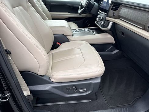 Used 2024 Ford Expedition Limited image 13