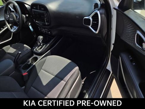 Certified 2025 Kia Soul LX w/ LX Technology Package FWD image 7