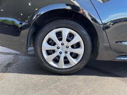 Used 2025 Toyota Corolla LE FWD image 32