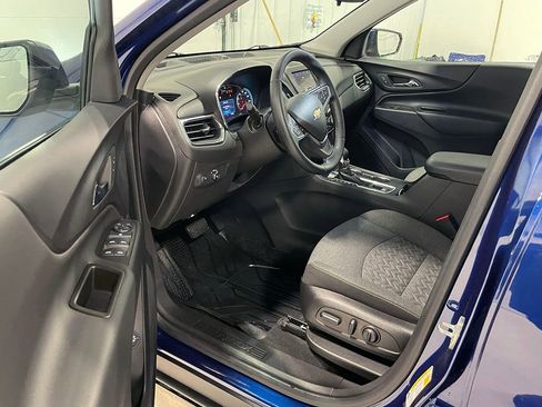 Used 2023 Chevrolet Equinox LT image 3