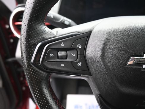 Used 2024 Chevrolet Trax RS w/ Sunroof Package FWD image 12