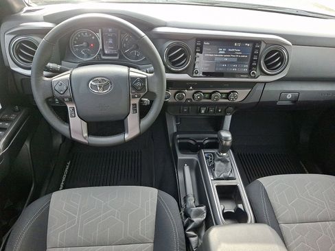Used 2020 Toyota Tacoma TRD Off-Road AWD/4WD image 11
