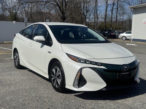 Used 2017 Toyota Prius Prime Plus image 4