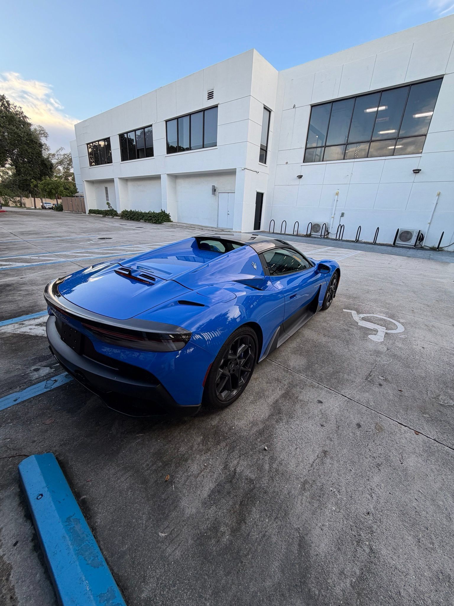 Used 2023 Maserati MC20 Spyder RWD image 4