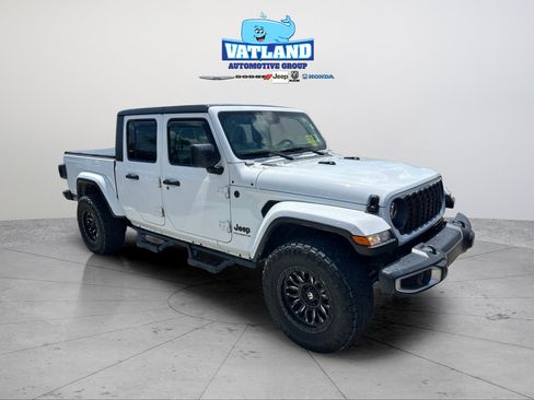 Used 2024 Jeep Gladiator Sport AWD/4WD image 22