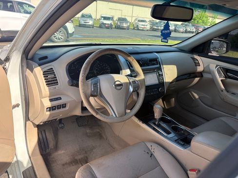 Used 2014 Nissan Altima 2.5 SL w/ Technology Package FWD image 13