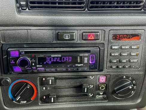 Used 1991 BMW 325i Convertible image 14