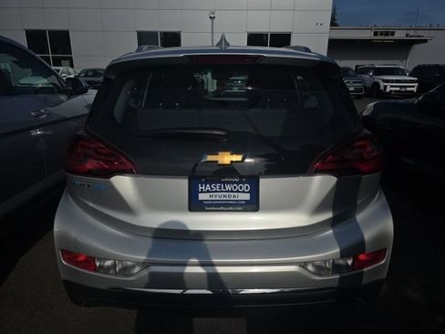 Used 2017 Chevrolet Bolt Premier w/ Driver Confidence II Package FWD image 3