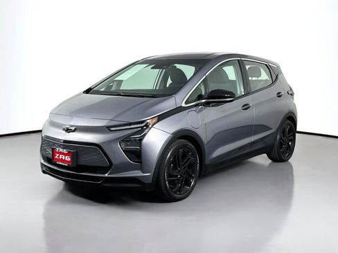 Used 2023 Chevrolet Bolt LT FWD image 1