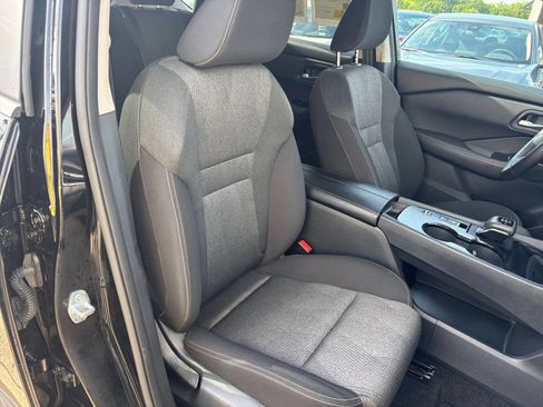 Used 2025 Nissan Rogue SV FWD image 38