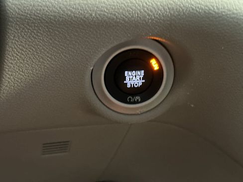 Used 2022 Chrysler Pacifica Touring-L FWD image 24