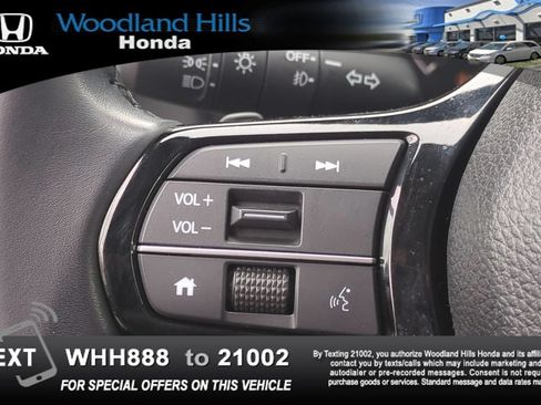 Used 2025 Honda Pilot Touring image 11