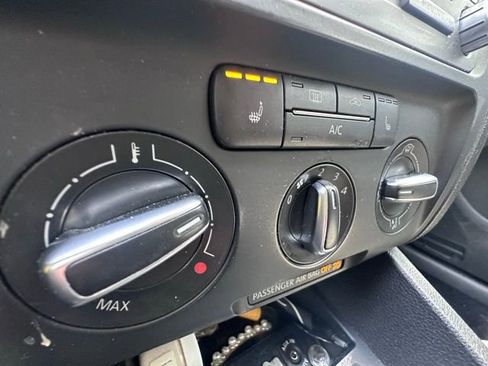 Used 2013 Volkswagen Jetta SE image 17