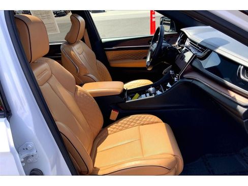 Used 2023 Jeep Grand Cherokee Summit w/ High Altitude Package AWD/4WD image 8