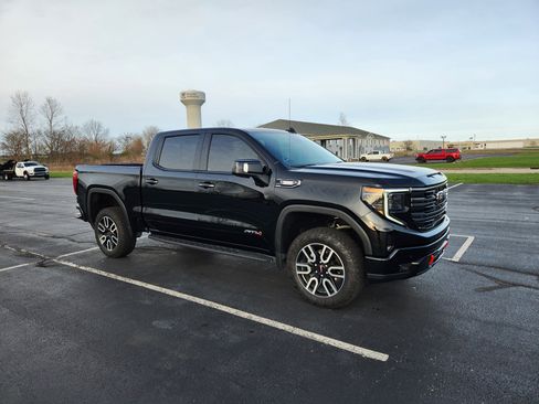 Used 2025 GMC Sierra 1500 AT4 w/ AT4 Premium Package image 9