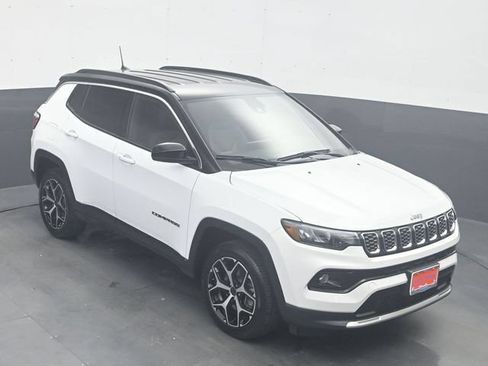 Used 2025 Jeep Compass Limited AWD/4WD image 19