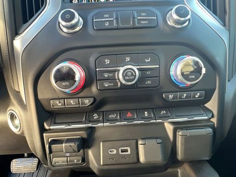 Certified 2022 GMC Sierra 1500 SLT w/ SLT Convenience Package image 11