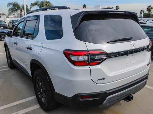 Used 2024 Honda Pilot TrailSport image 3