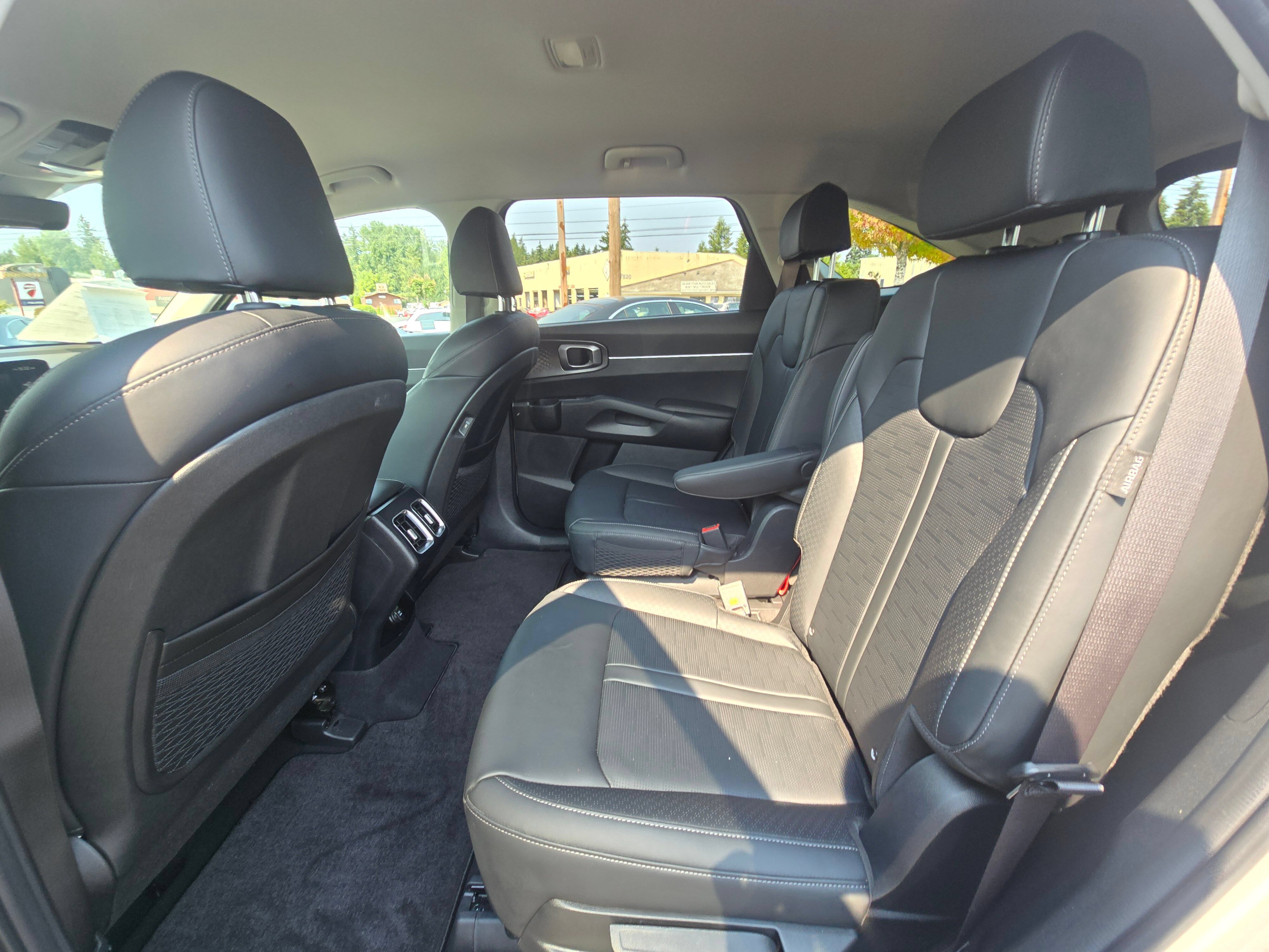 Used 2025 Kia Sorento EX AWD/4WD image 16