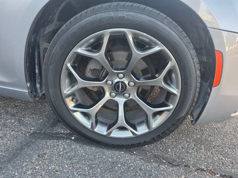 Used 2018 Chrysler 300 S RWD image 8