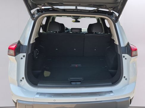 Used 2025 Nissan Rogue SL AWD/4WD image 23
