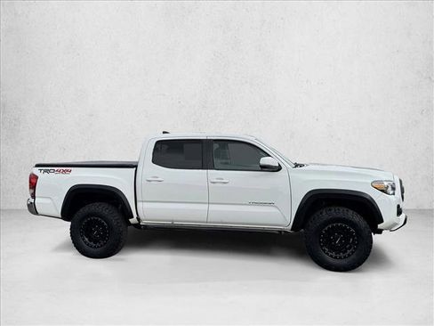 Used 2017 Toyota Tacoma TRD Off-Road w/ Tow Package (A/T) image 4