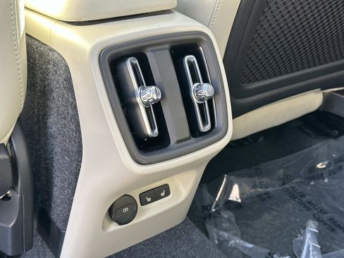 Certified 2026 Volvo XC40 B5 Plus w/ Protection Package Premier image 22