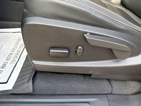 Used 2022 GMC Canyon AT4 image 39