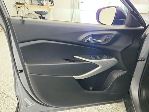 Used 2024 Chevrolet Trax RS w/ Sunroof Package FWD image 24