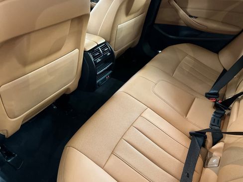 Used 2023 BMW 530i 530i w/ Convenience Package image 4