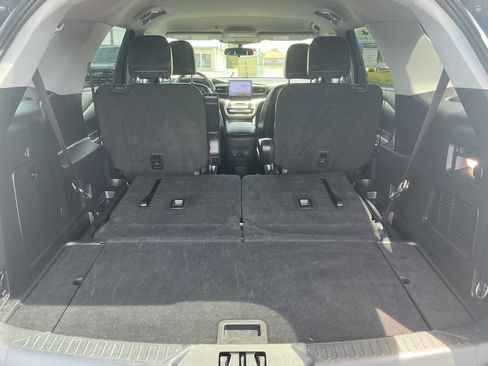 Used 2022 Ford Explorer XLT w/ Equipment Group 202A AWD/4WD image 32