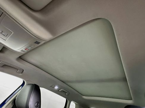 Used 2024 Volkswagen Taos SE w/ Panoramic Sunroof Package FWD image 25
