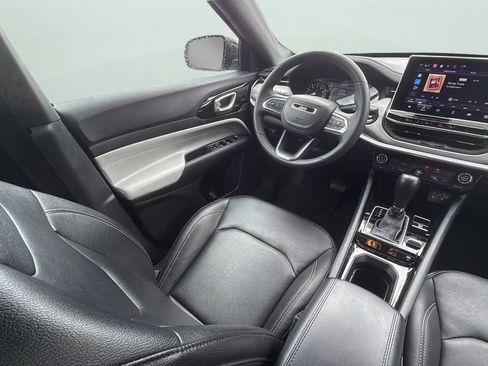 Used 2025 Jeep Compass Limited AWD/4WD image 20