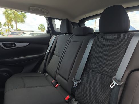 Used 2020 Nissan Rogue Sport S image 13