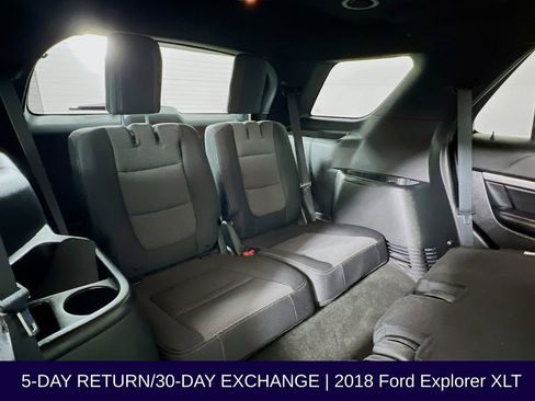 Used 2018 Ford Explorer XLT image 30