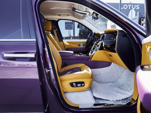 Used 2025 Rolls-Royce Cullinan image 21