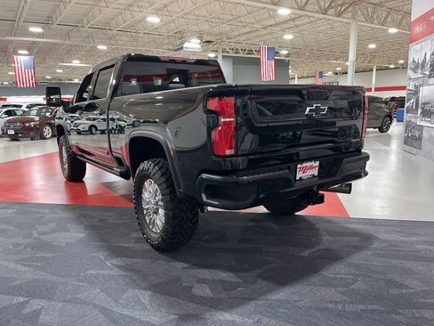 Used 2024 Chevrolet Silverado 3500 High Country w/ High Country Premium Package AWD/4WD image 5