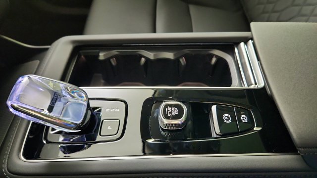 New 2026 Volvo XC90 T8 Plus AWD/4WD image 17