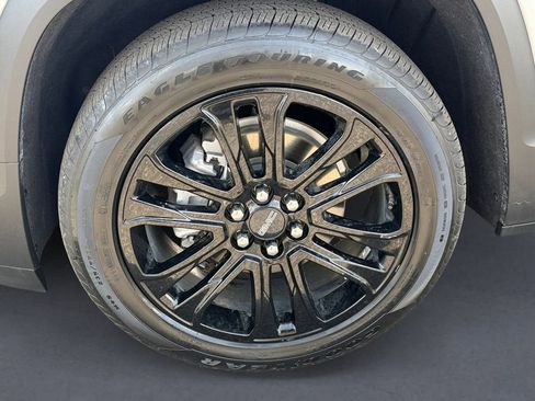 Used 2023 GMC Acadia SLE w/ Driver Convenience Package AWD/4WD image 9