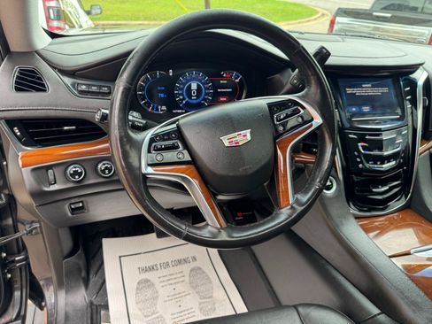 Used 2017 Cadillac Escalade Premium Luxury AWD/4WD image 16