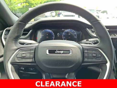 Used 2025 Jeep Grand Cherokee Laredo X w/ Luxury Tech Group I AWD/4WD image 20