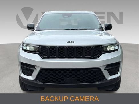 Used 2024 Jeep Grand Cherokee Altitude AWD/4WD image 3