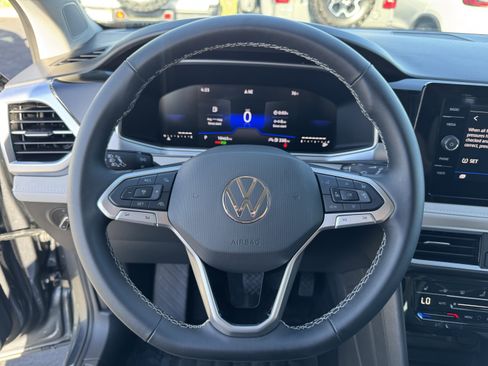 Certified 2025 Volkswagen Taos SE image 20