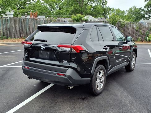 Used 2025 Toyota RAV4 XLE AWD/4WD image 4