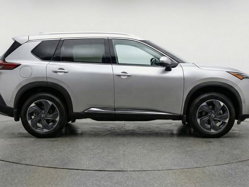 Used 2025 Nissan Rogue SV FWD image 11