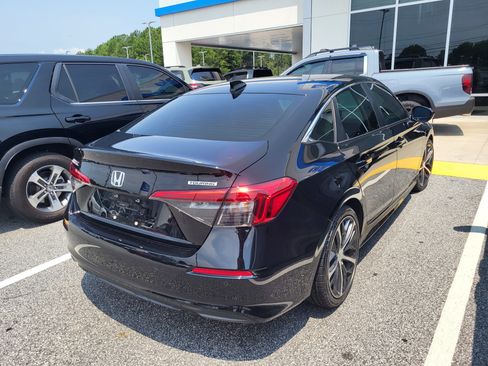 Used 2024 Honda Civic Touring image 4